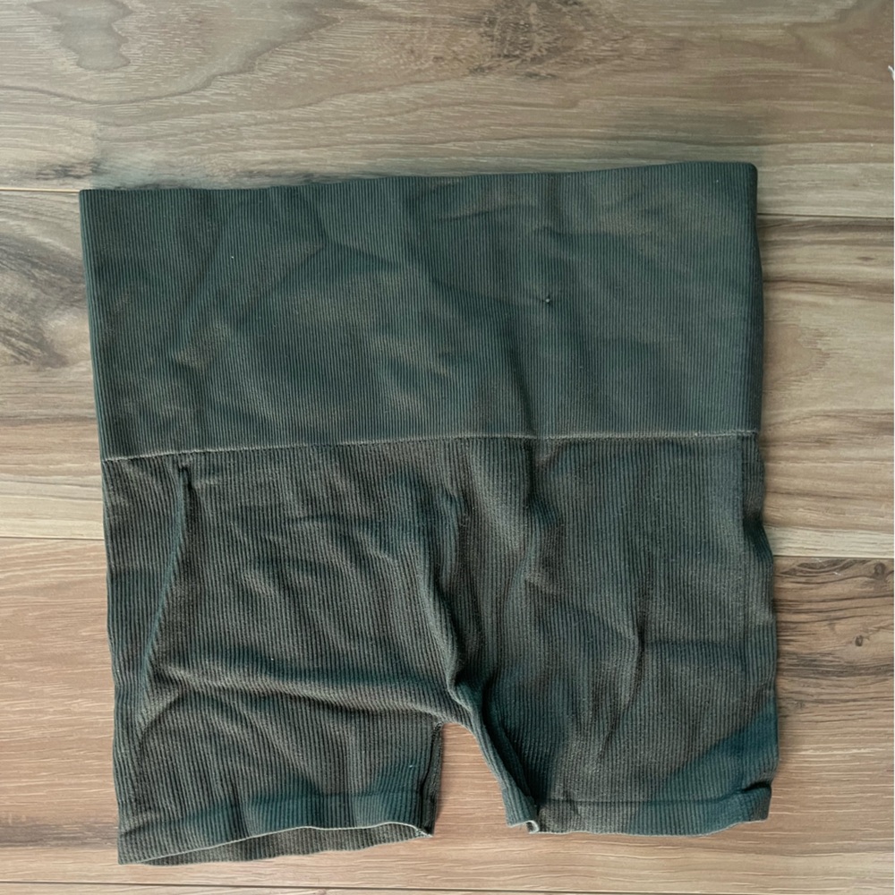 Bozzolo Olive Ribbed Biker Short